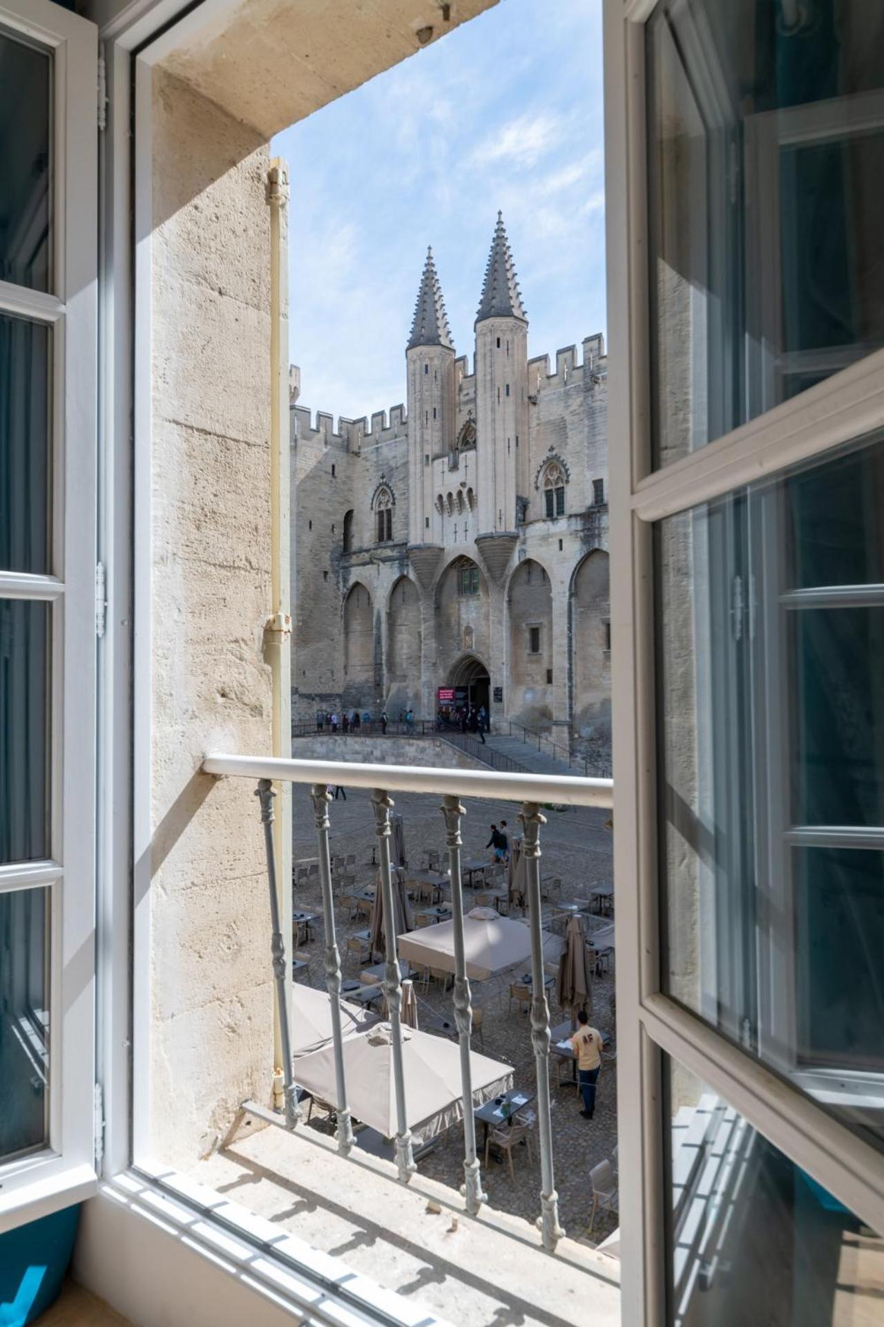 Bien D'Exception En Face Du Palais Des Papes Avignon Exterior foto