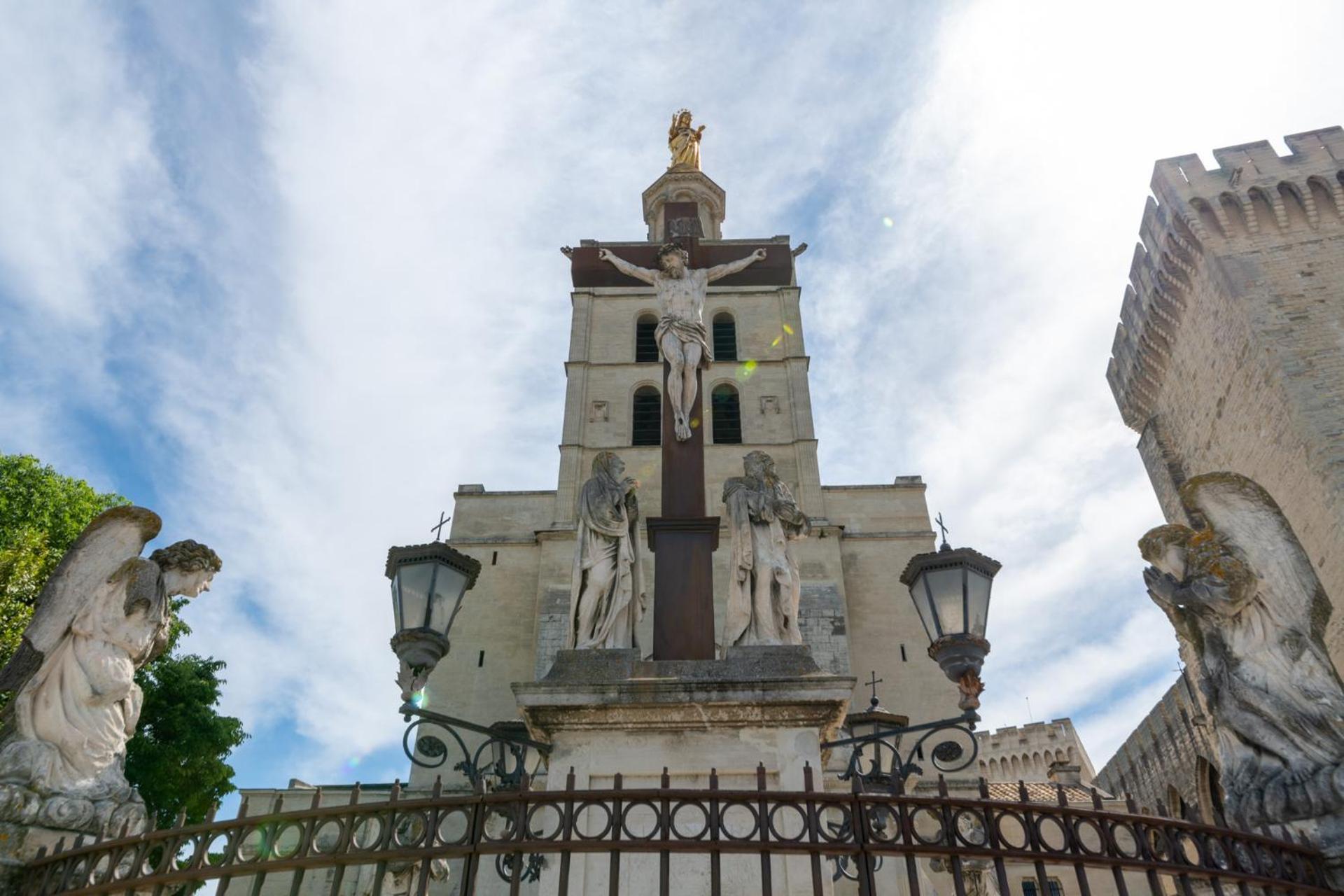 Bien D'Exception En Face Du Palais Des Papes Avignon Exterior foto