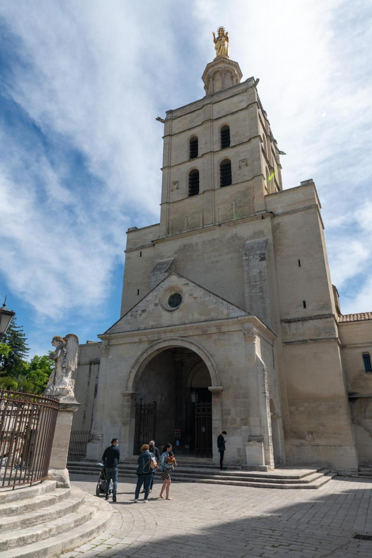 Bien D'Exception En Face Du Palais Des Papes Avignon Exterior foto