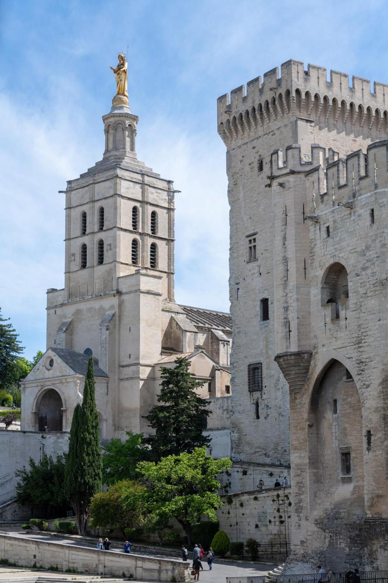 Bien D'Exception En Face Du Palais Des Papes Avignon Exterior foto