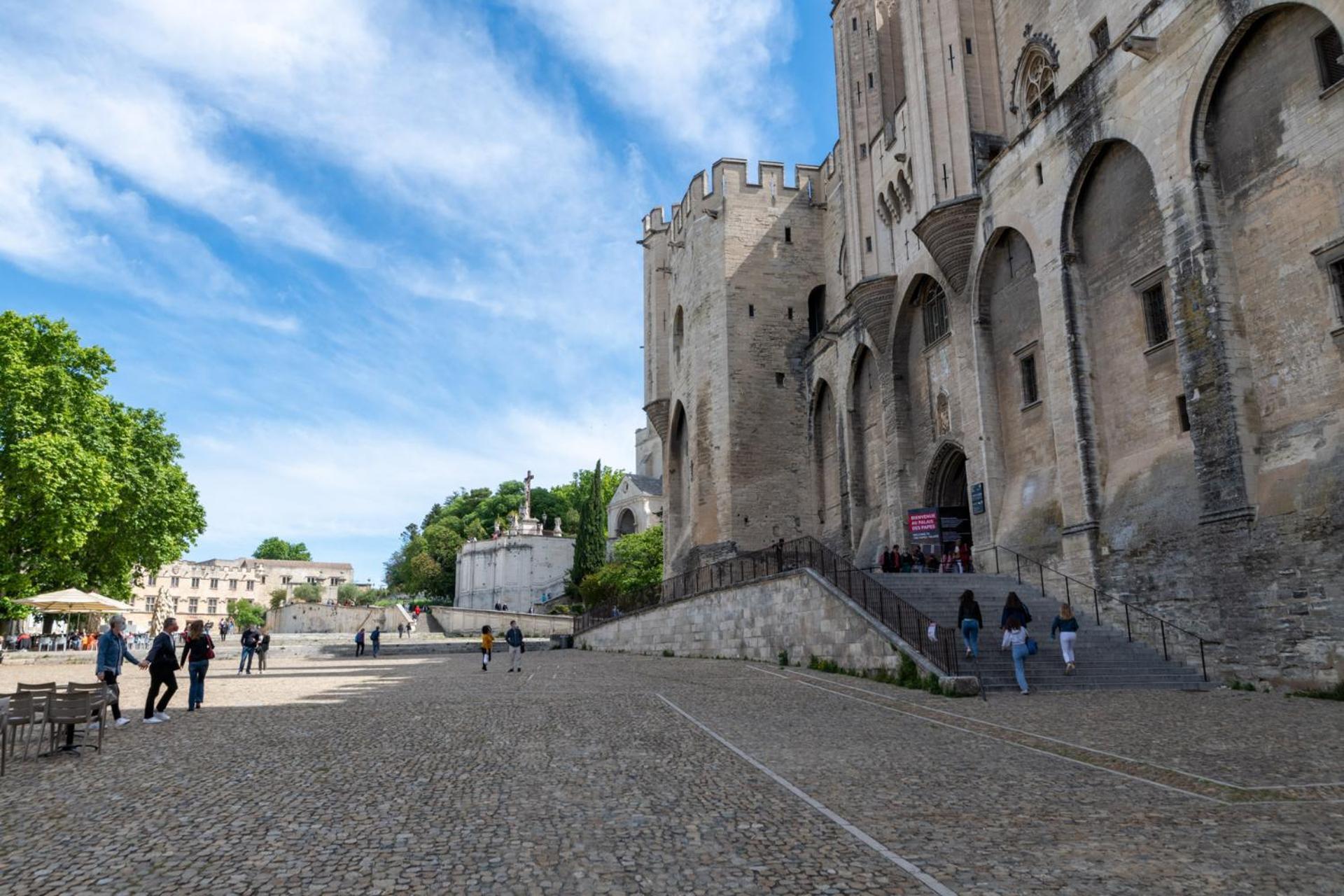 Bien D'Exception En Face Du Palais Des Papes Avignon Exterior foto